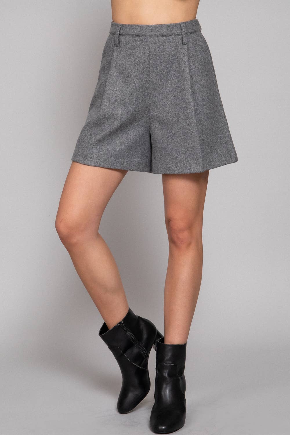 Pleated Shorts Gray